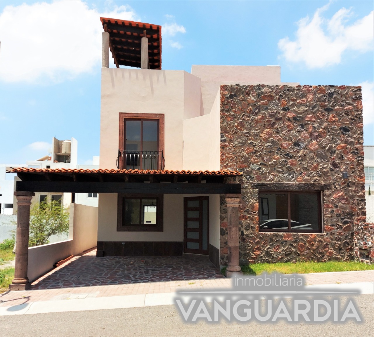 Preciosa casa Nueva con Recamara en PB y Roof Garden con vista.- Colinas de Juriquilla | Querétaro.
