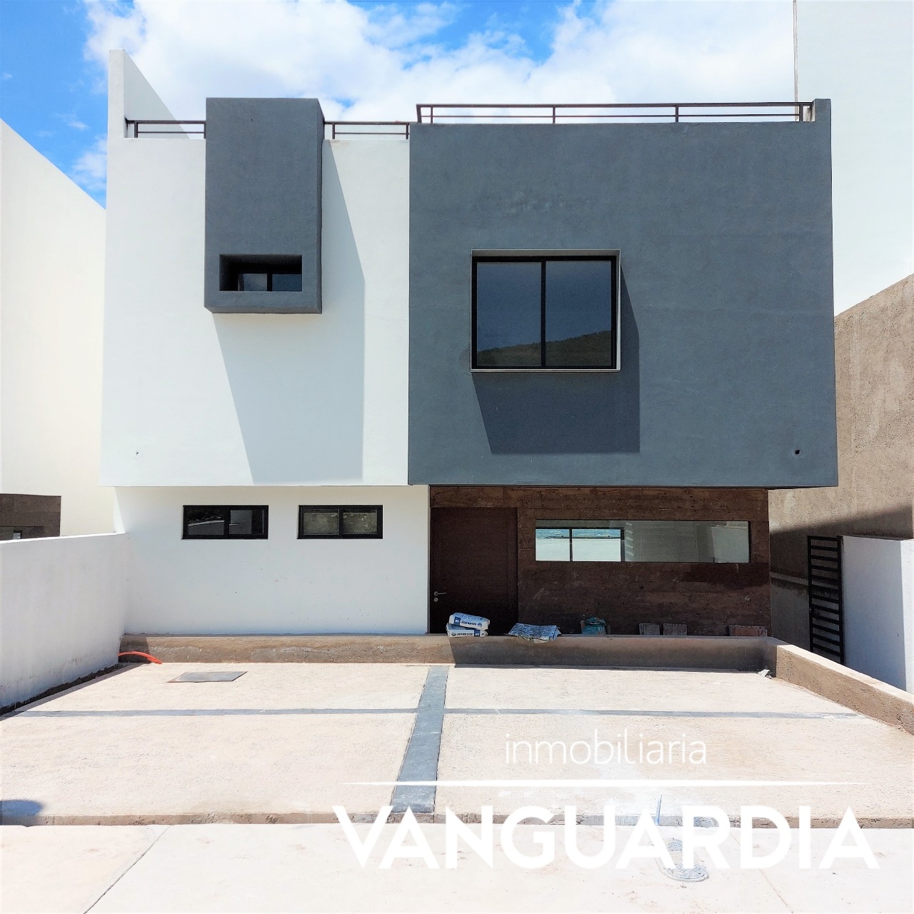 Preciosa casa en venta con Roof Garden y sala de TV. – Querétaro | Zibatá